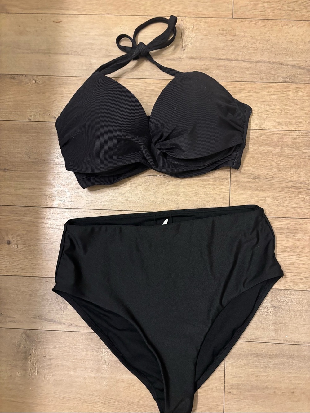 Shade & Shore Black Ribbed Halter Bikini Top and high waisted bottoms 34D & M